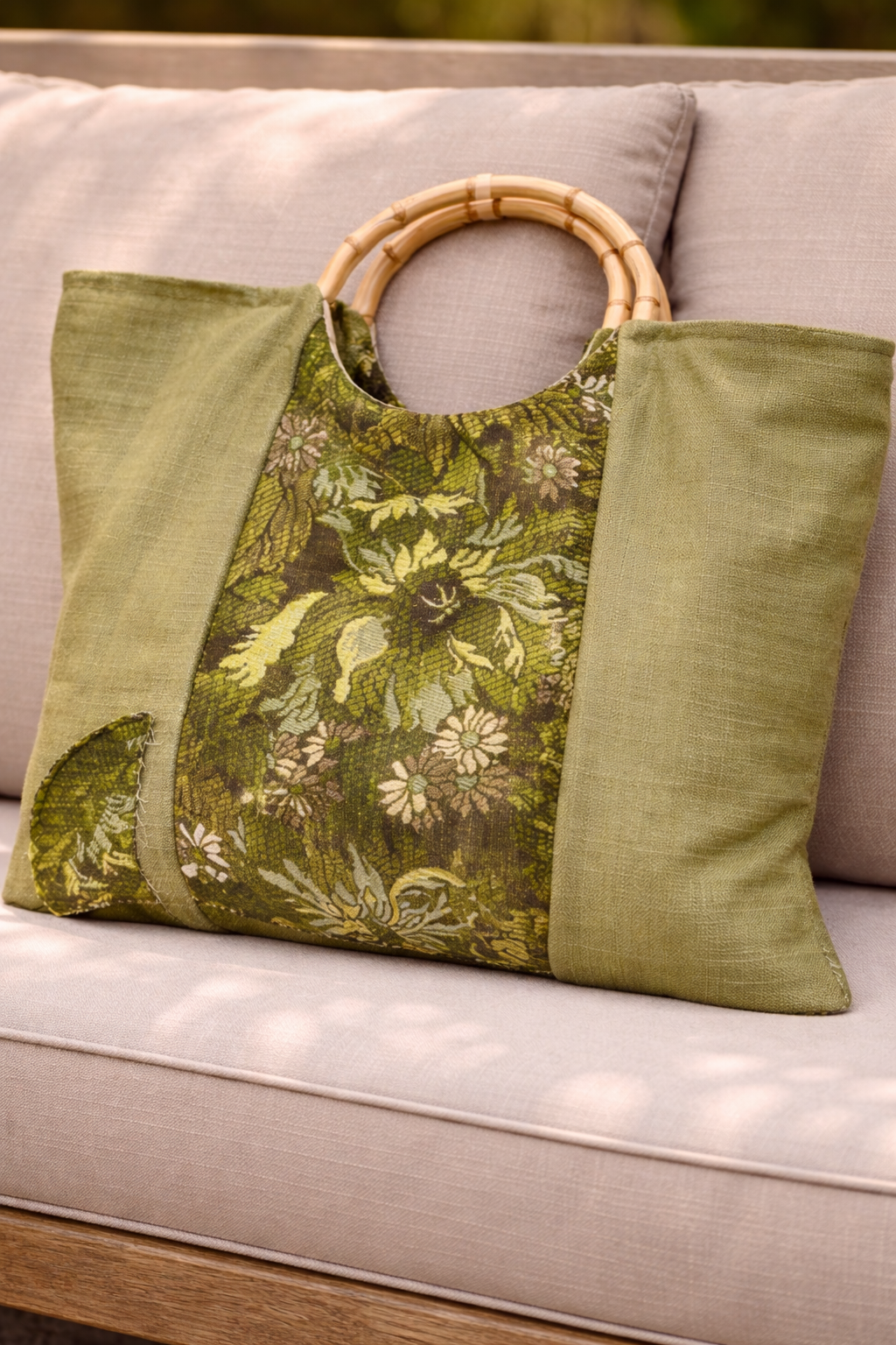 Borsa OLGA in Tessuto Artigianale verde con Manici in Bamboo