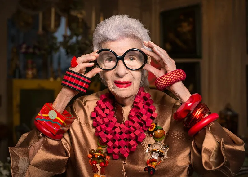 Irriverente stravagante un icona Iris Apfel