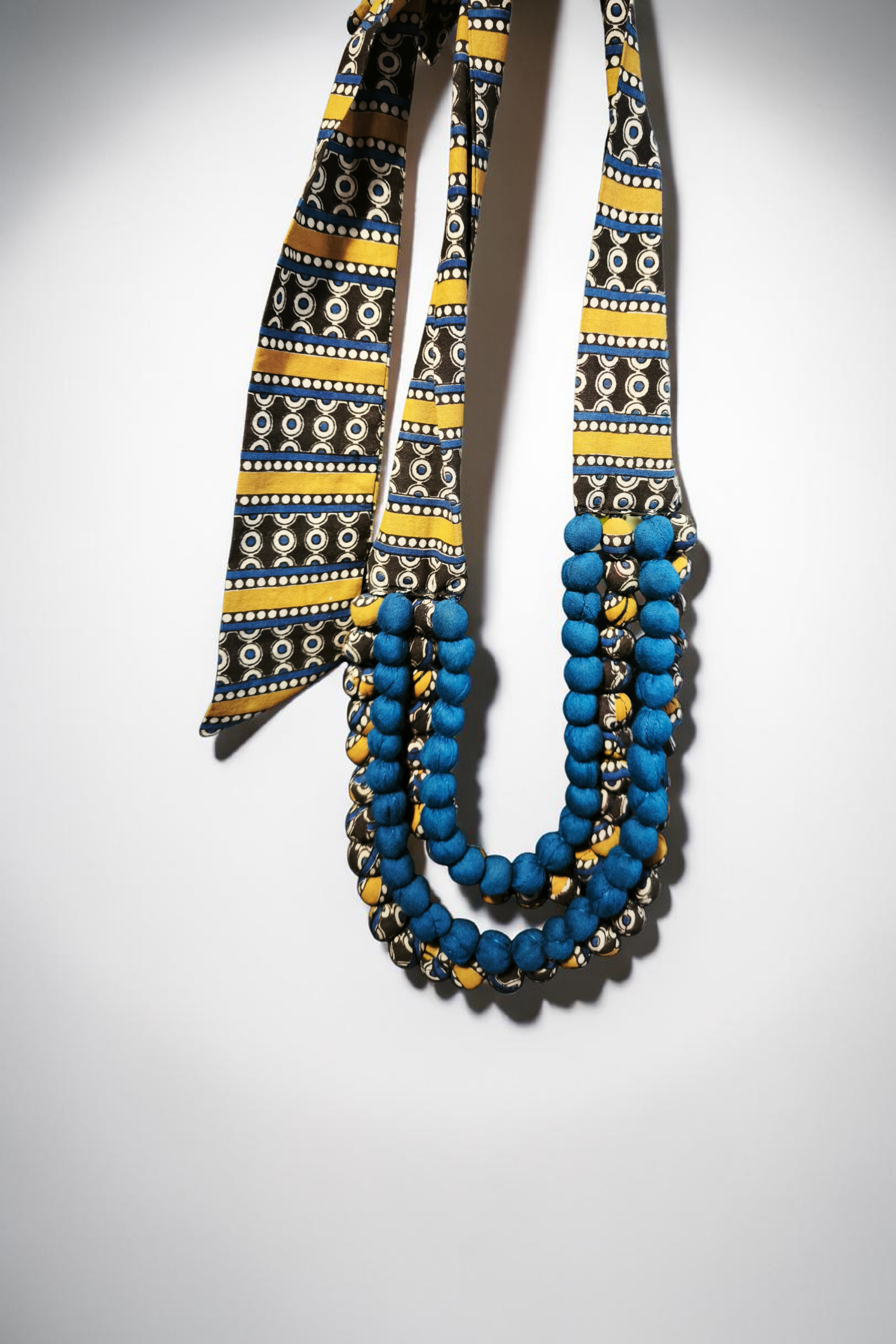 Collana Sari Blu e Senape a Quattro Fili | DiversoLab