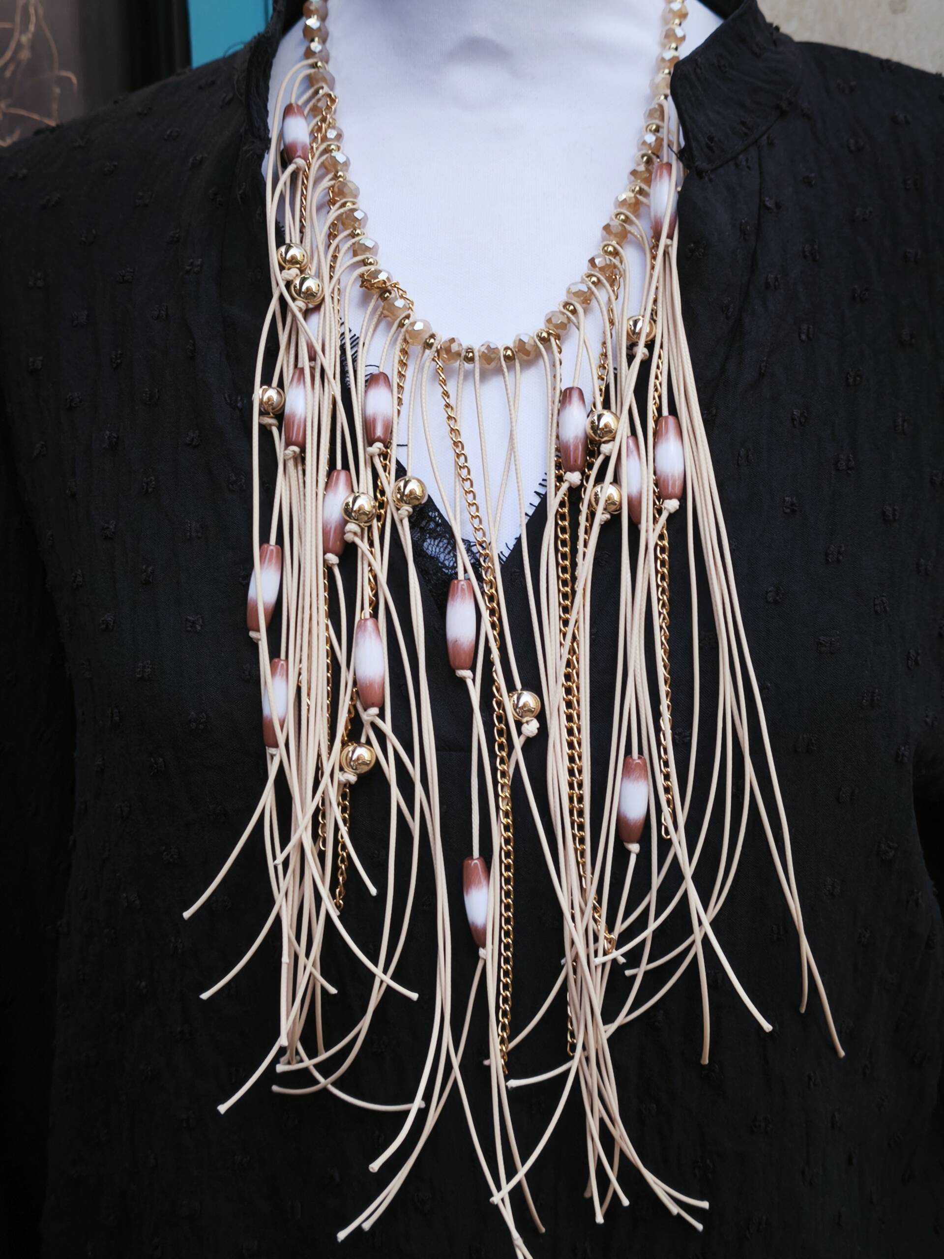Collana stile bohémien beige