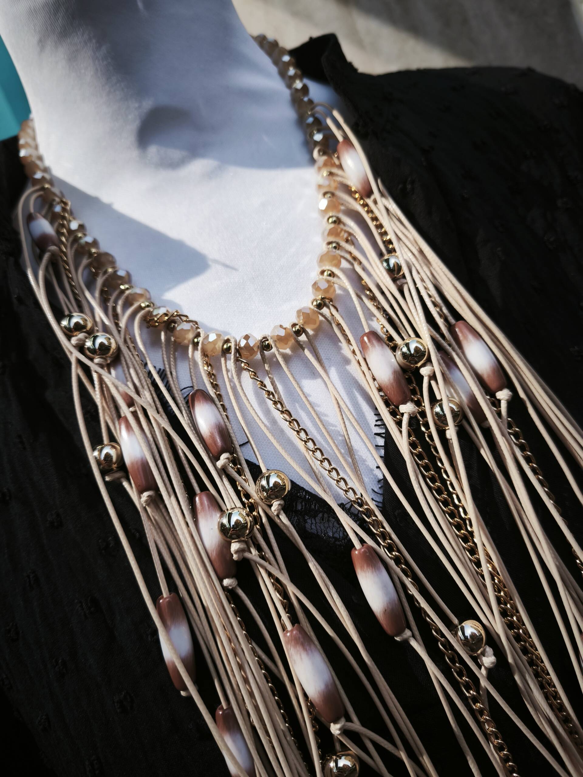 Collana stile bohémien beige - immagine 2